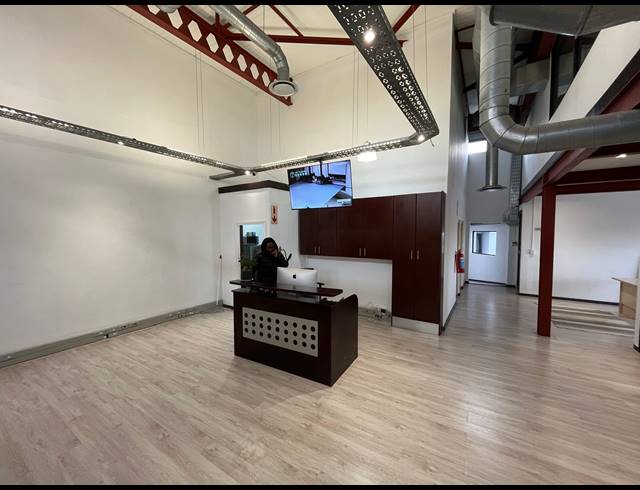 365M² OFFICE TO LET IN NDABENI